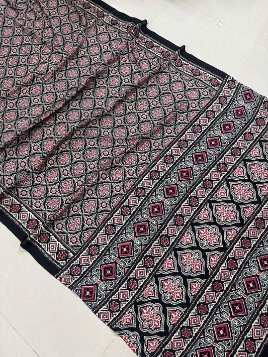 New Trending Silk Bollywood Designer Saree with Printed Pallu & Contrast Blouse