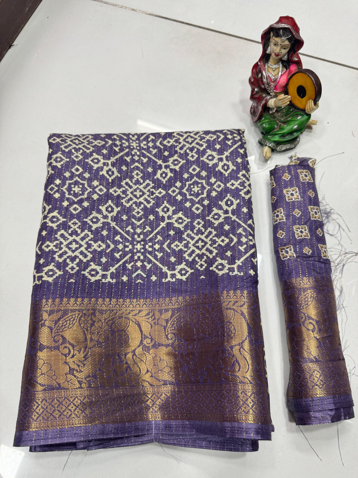 DOLA SILK SPARKLE ZARI BANDHNI PATOLA PRINT JAQURD BODAR