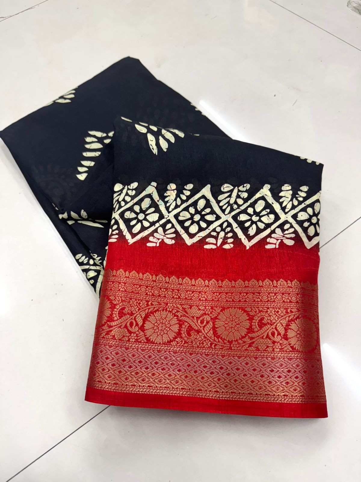 Dola Jequard Border Digital Flower Printed Saree & Beautiful Art Work Saree